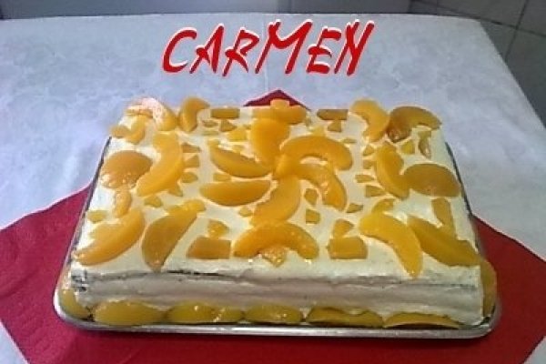 Tort cu blat de ciocolata si piersici