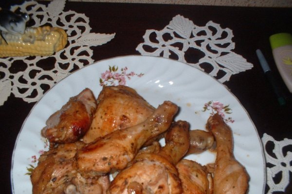 Pui la cuptor cu garnitura de cartofi copti