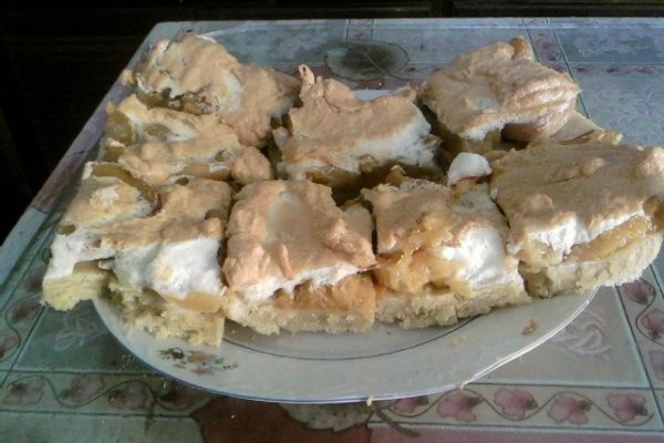 Prajitura cu piersici si bezea