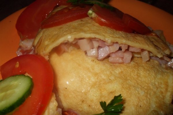 Omleta calzone cu costita afumata/sunca