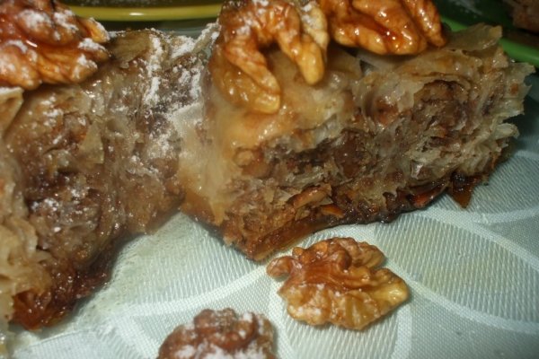 Placinta cu nuci (baclava/sarailie)