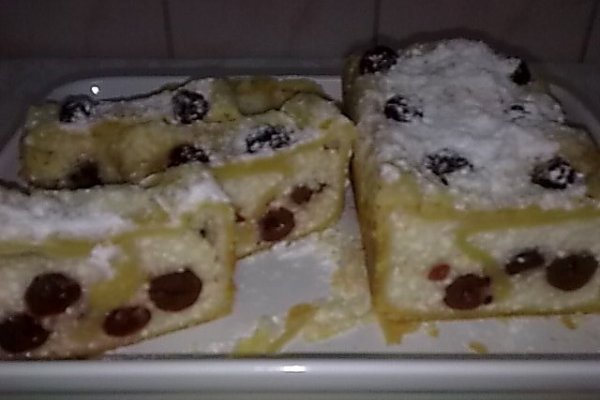 Placinta cu visine si aluat din comert