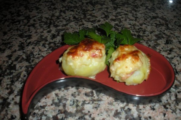 Cartofi umpluti si gratinati