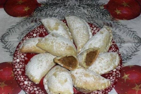 Cornulete cu smantana umplute cu nuca