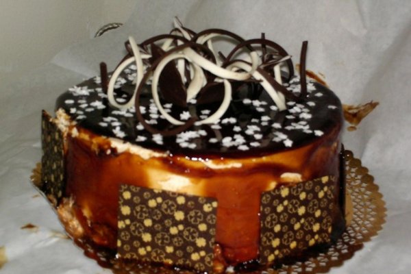Tort delicios cu nuci caramelizate