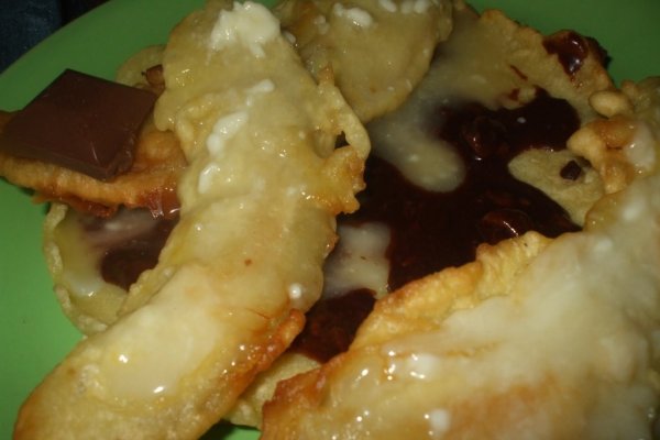 Banane in aluat, cu ciocolata alba-neagra