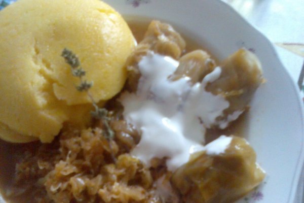 Sarmalute dobrogene in oala de lut