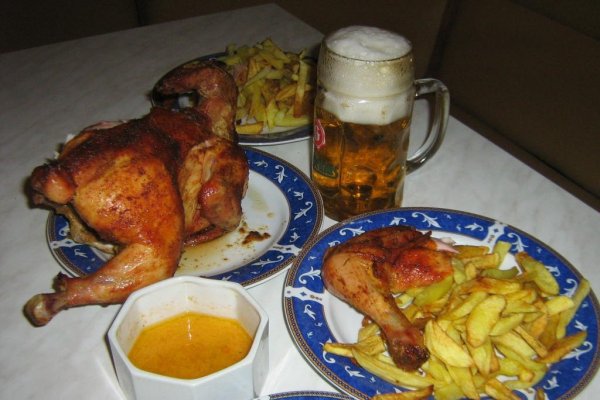 Pui pe sticla cu cartofi si mujdei