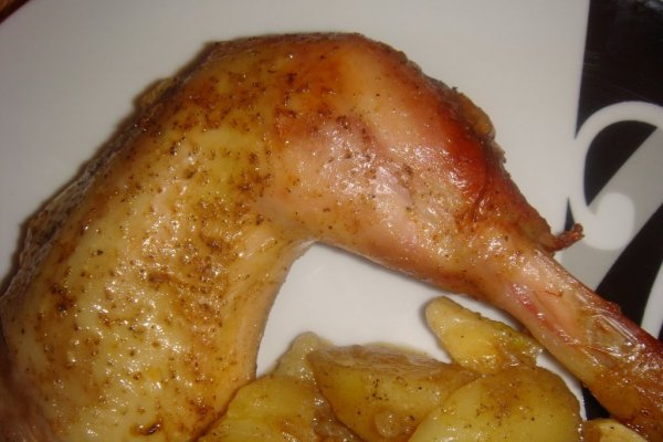 Pui cu cartofi in vas roman