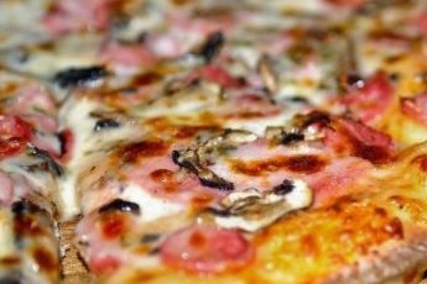 Sa pregatim pizza in casa - pasul 3: toppingurile