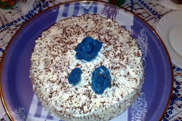 TORT CU TRANDAFIRI ALBASTRI