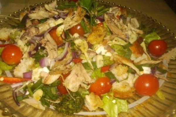 Salata de Pui cu Crutoane si Brocoli