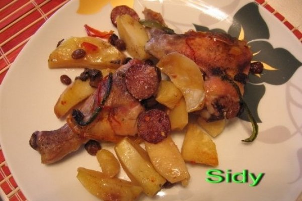 Friptura de pui cu stafide, ananas si carnati