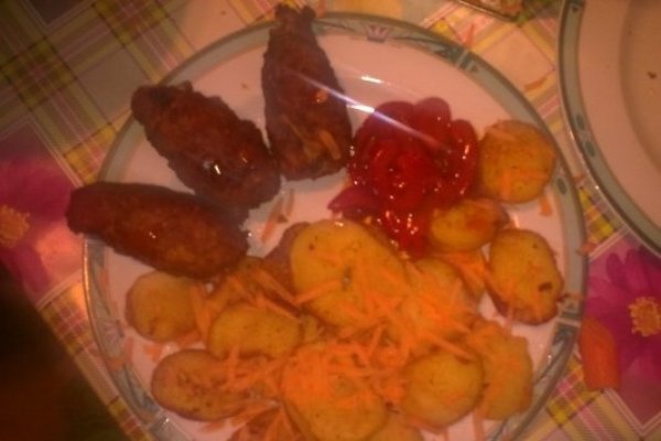 Cartofi aurii cu Rulouri din carne de porc cu ciuperci