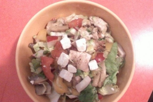 Salata de legume cu piept de pui la gratar