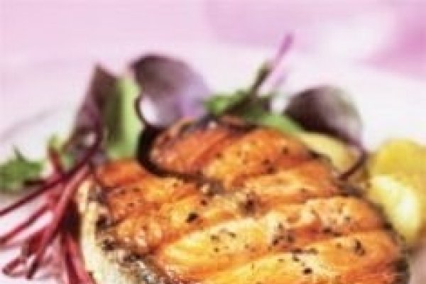 Somon prajit cu salata