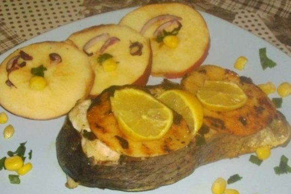 File de Crap cu garnitura de mere,