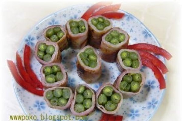 Rulouri cu bacon si pastai