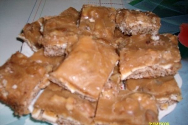 Prajitura cu caramel si nuca