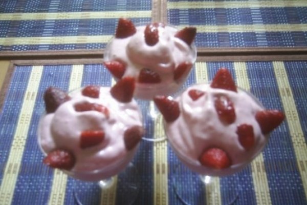 Spuma de fructe de padure sau capsuni