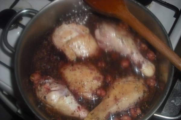 PUI IN SOS DE VIN ROSU