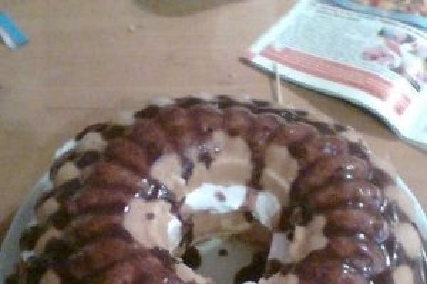 Savarina cu galzura de ciocolata