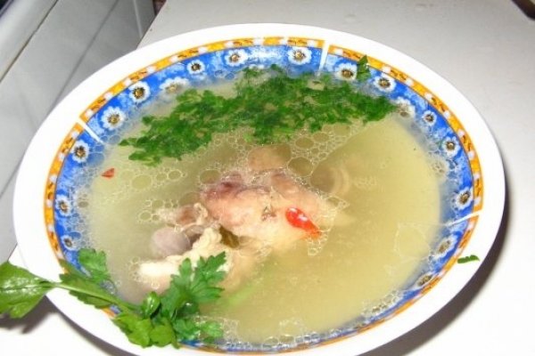 Supa de gaina cu taitei de casa