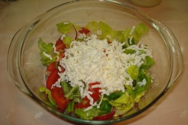 SALATA CU BRANZA DE BIVOLITA