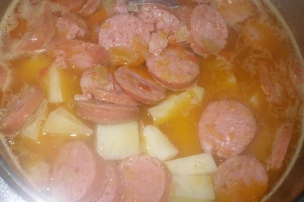 Tocanita de cartofi cu carnati