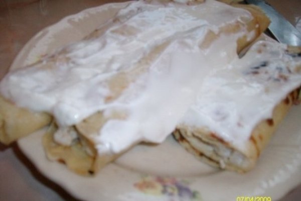 Clatite cu piept de pui si smantana