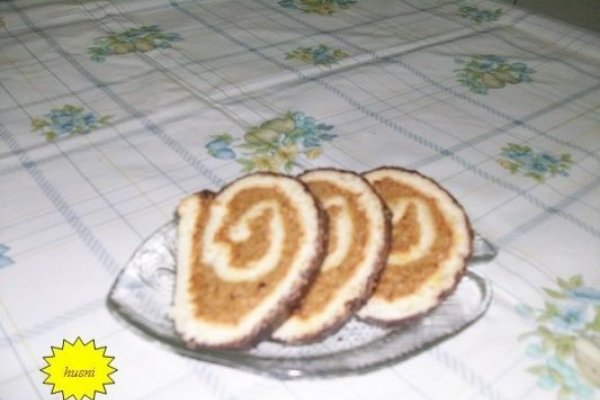 RULADA DIN ALBUSURI CU CREMA DE NUCA