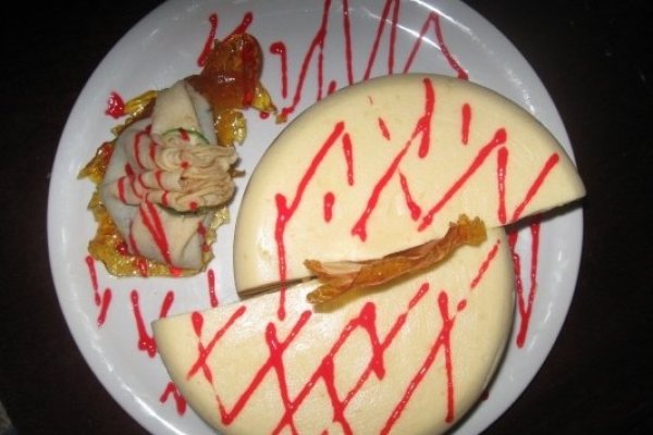 Tort cremos cu fructe