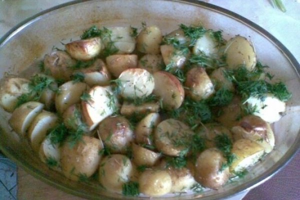 CARTOFI NOI LA CUPTOR CU ROZMARIN SI MARAR