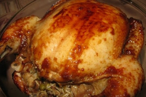 Pui la cuptor umplut cu prune uscate si migdale