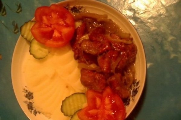 Ficatei de pui lionezi cu piure de cartofi