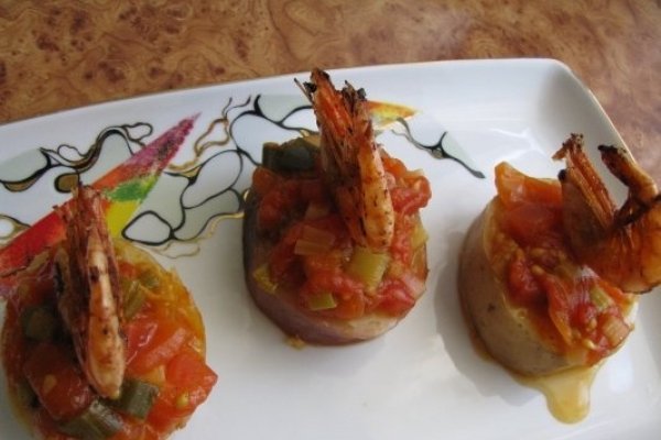 Creveti pe pat de rosii