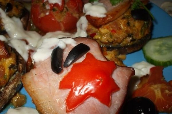 Ciuperci umplute cu carne de pui si sunca