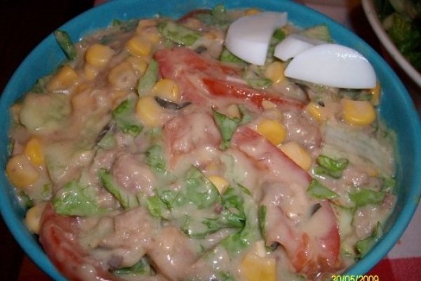 Salata cu ton si porumb