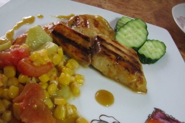 Peste la gratar cu porumb, rosii si zucchini