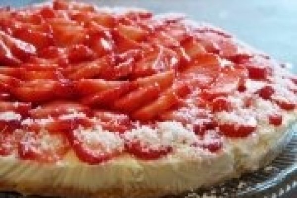 Prajitura  cu capsuni si branza proaspata