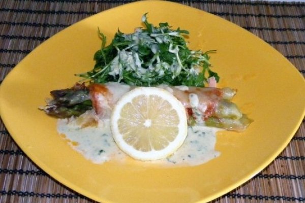 Buchete de sparanghel cu somon