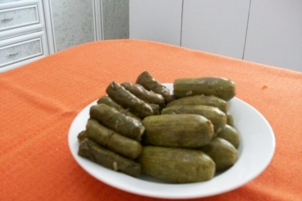 Dovlecei  umpluti si sarmalute din frunze de vita de vie(specific arab)