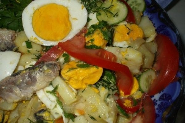 Salata asortata cu peste si oua