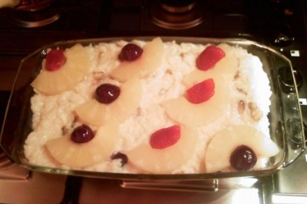 SALATA CU OREZ SI FRUCTE