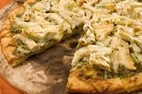 Pizza cu pui si sos Pesto