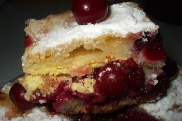 Placinta cu visine si branza de vaci