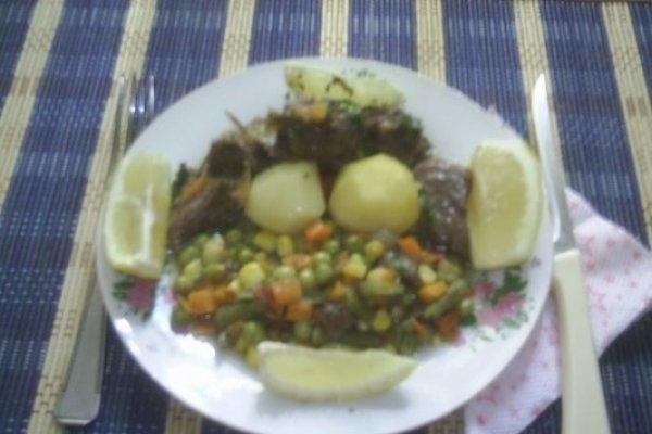 RASOL DIN CARNE DE VITEL CU LEGUME ASORTATE