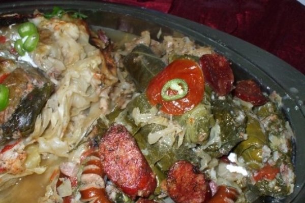 Sarmalute de manzat in frunze diferite