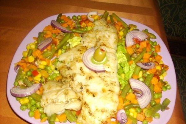 File de Pangasius pe grill cu amestec de legume