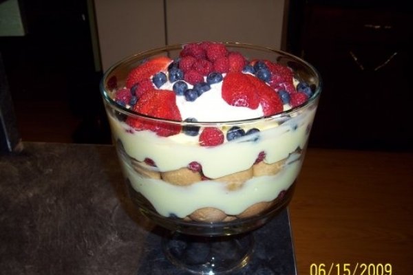 Lemon-Berry Triffle -   Desert cu fructe